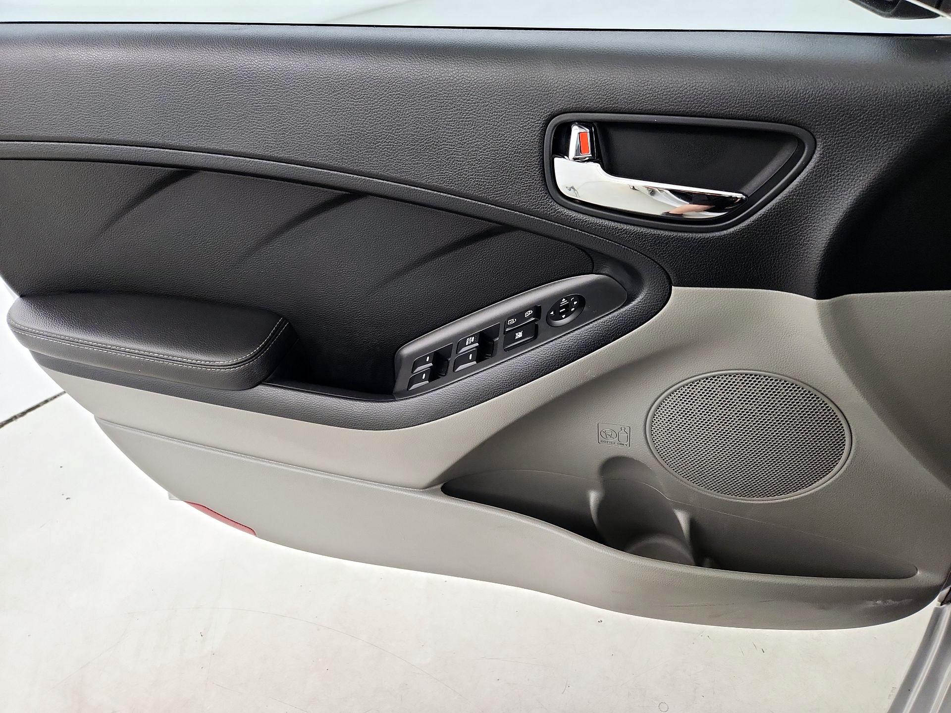 Thumbnail: 2015 Kia Forte - 12