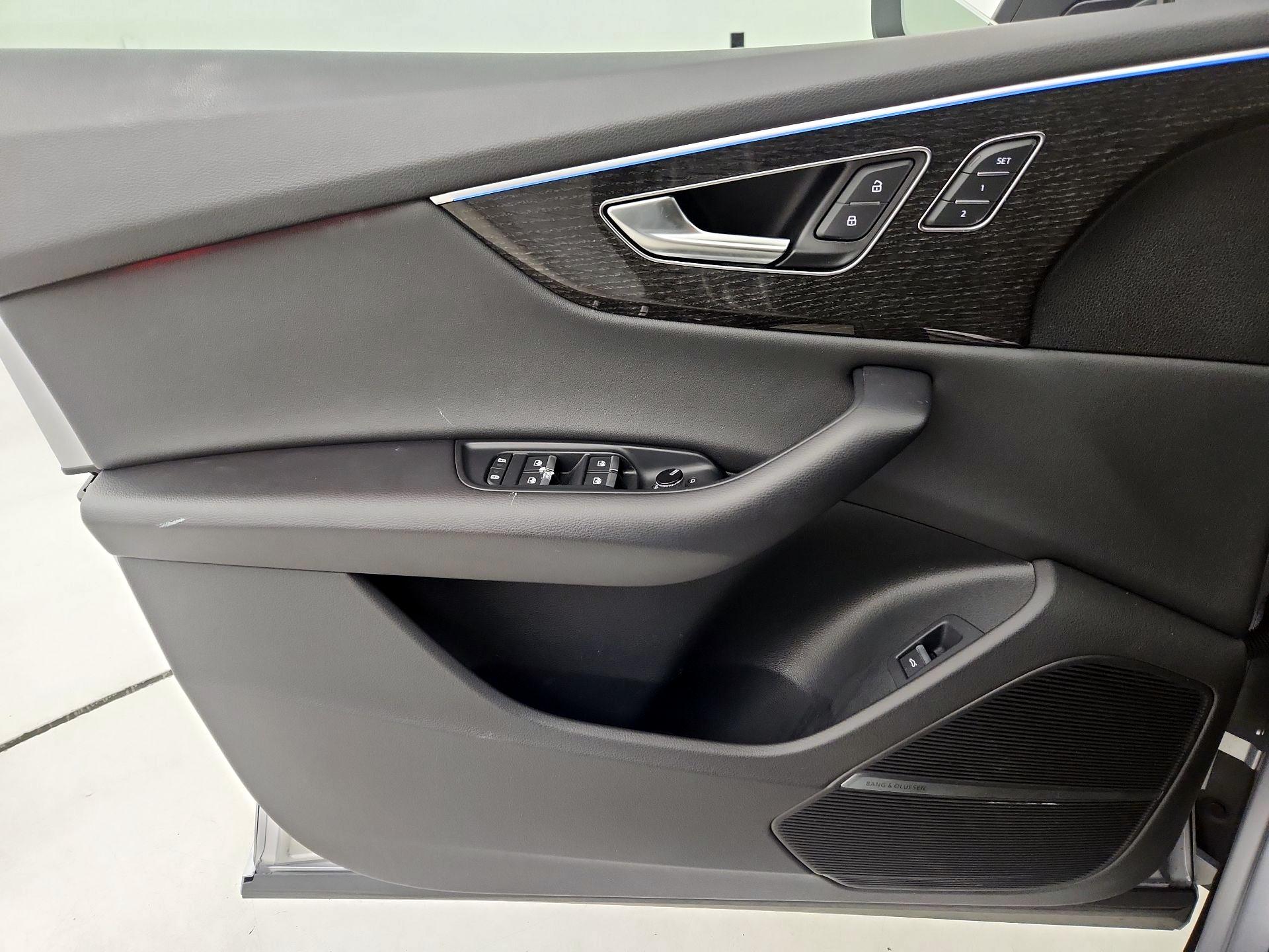 Thumbnail: 2021 Audi Q8 - 12