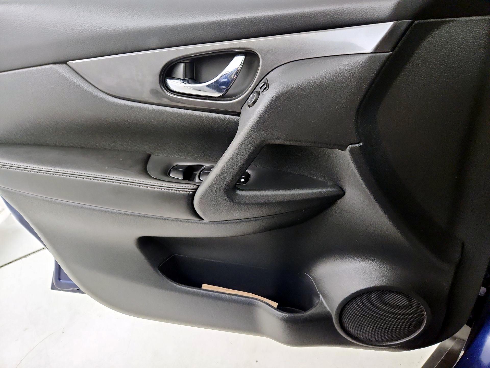 Thumbnail: 2018 Nissan Rogue - 12