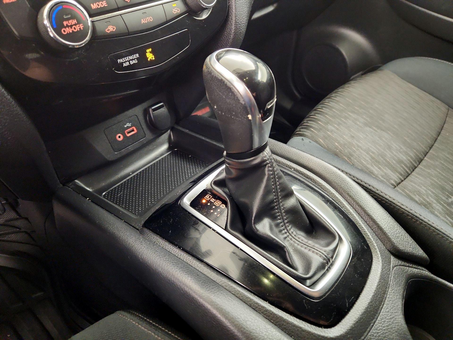 Thumbnail: 2018 Nissan Rogue - 17