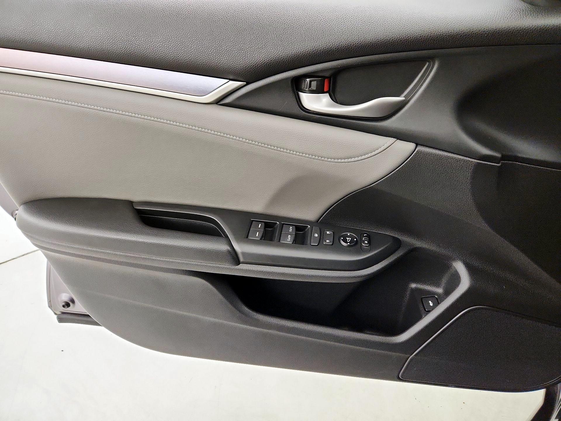 Thumbnail: 2016 Honda Civic - 12