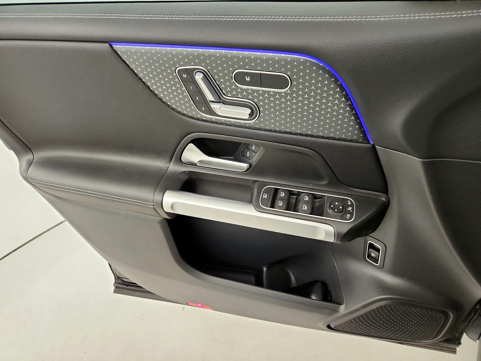 Thumbnail: 2024 Mercedes-Benz GLB - 12