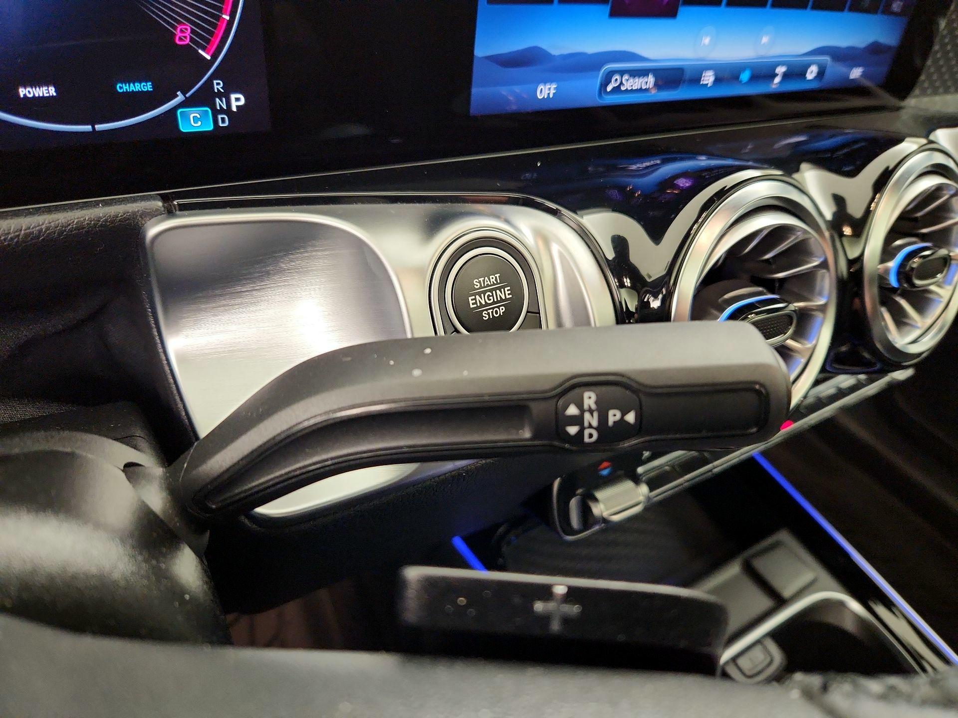 Thumbnail: 2024 Mercedes-Benz GLB - 17