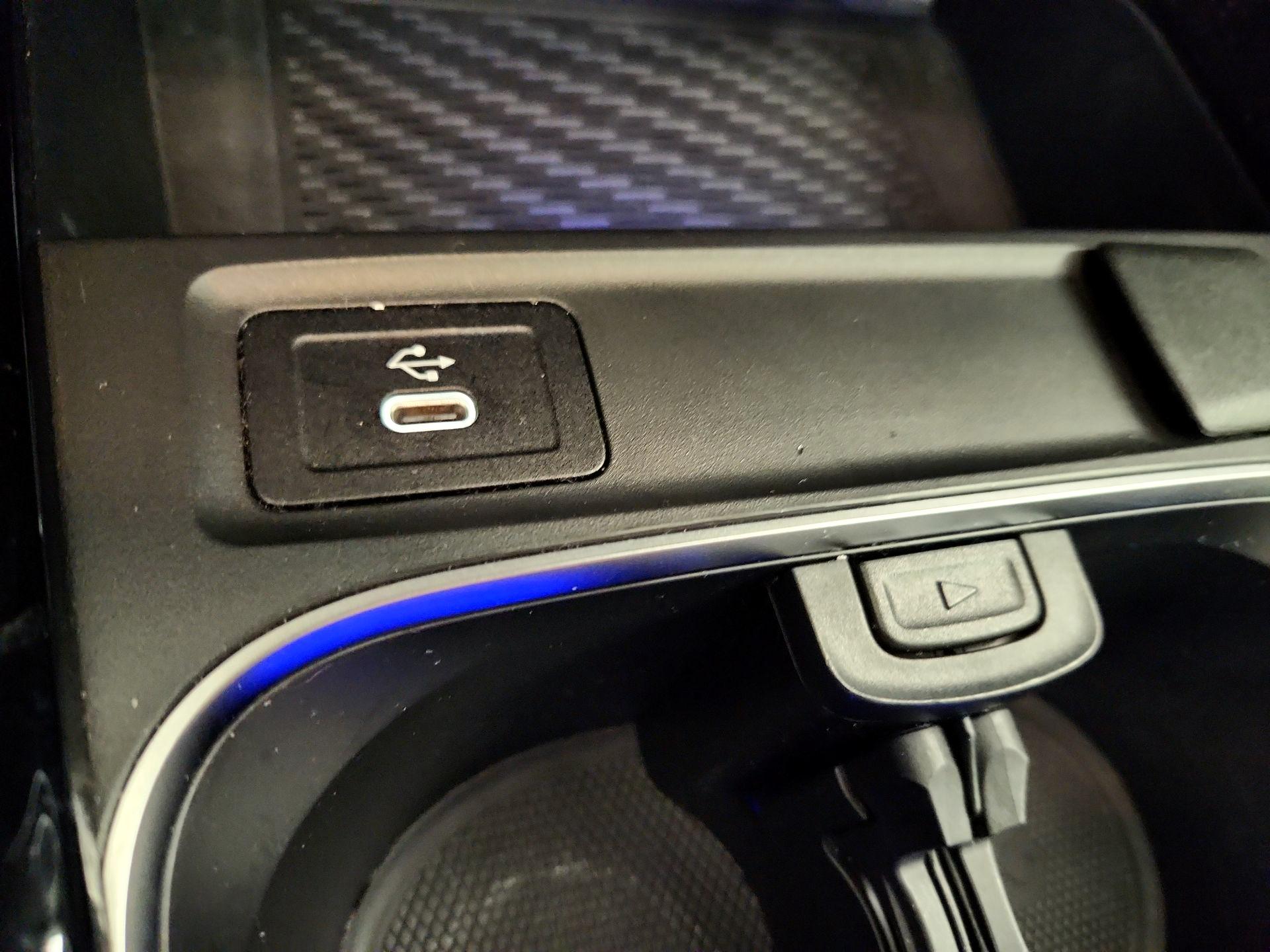 Thumbnail: 2024 Mercedes-Benz GLB - 18