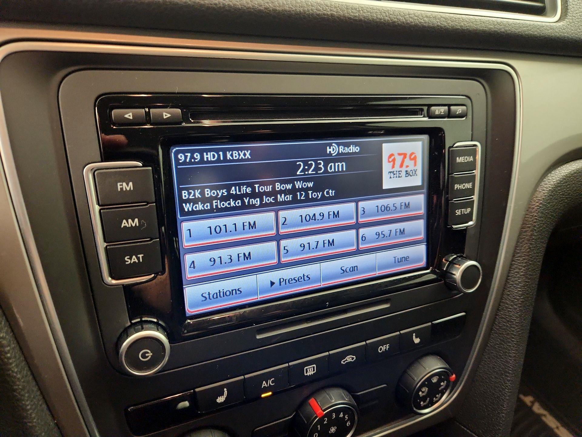 Thumbnail: 2015 Volkswagen Passat - 15