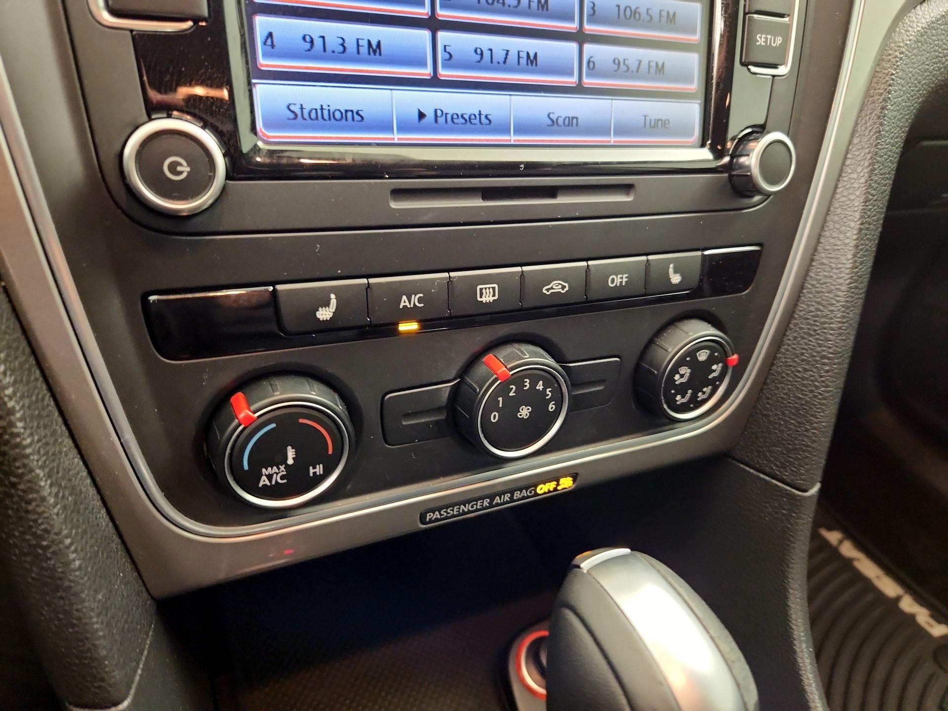 Thumbnail: 2015 Volkswagen Passat - 16