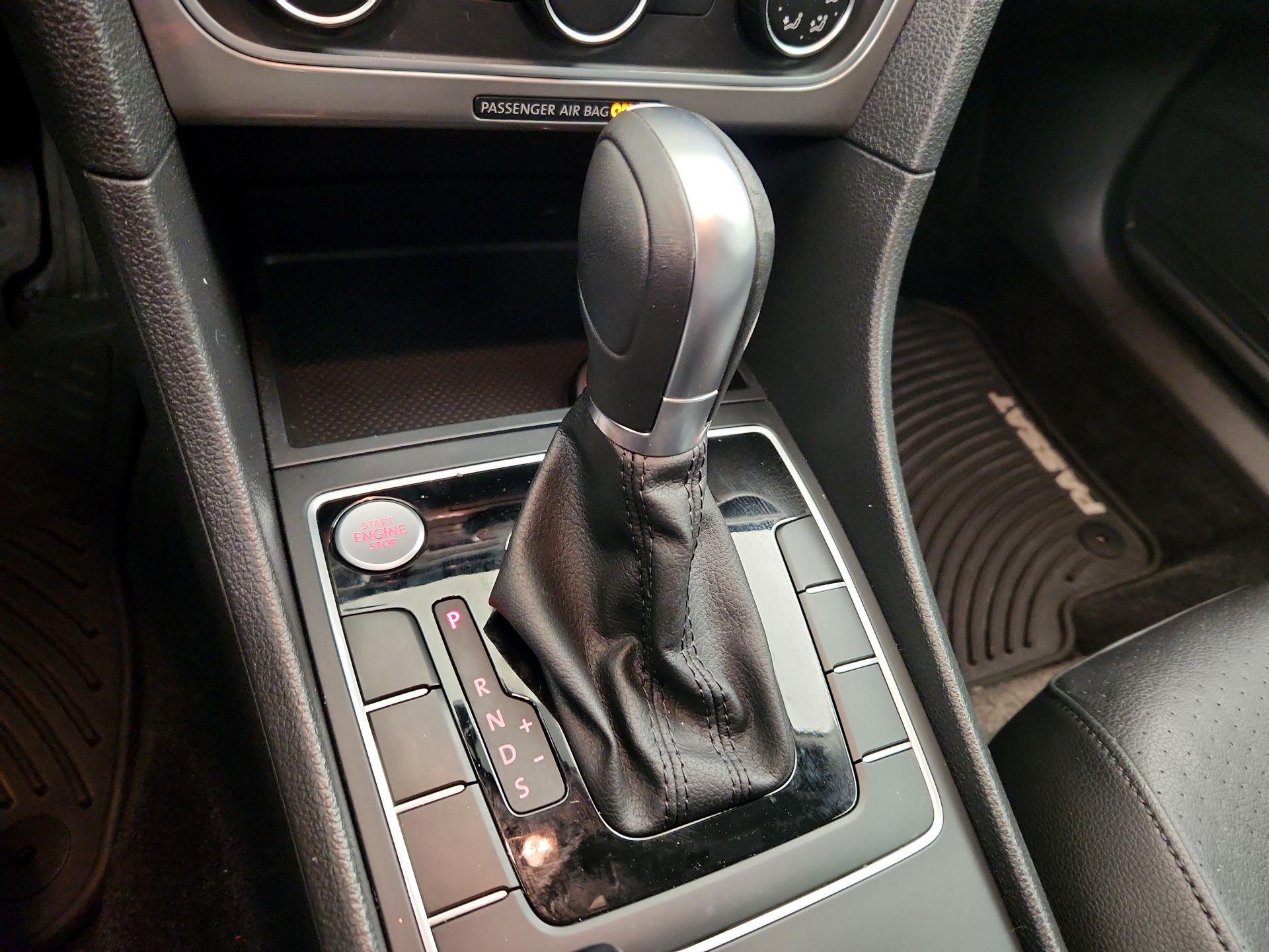 Thumbnail: 2015 Volkswagen Passat - 17