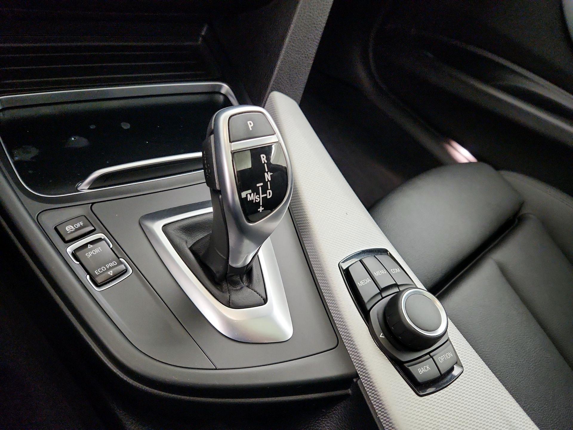 Thumbnail: 2018 BMW 3 Series - 17