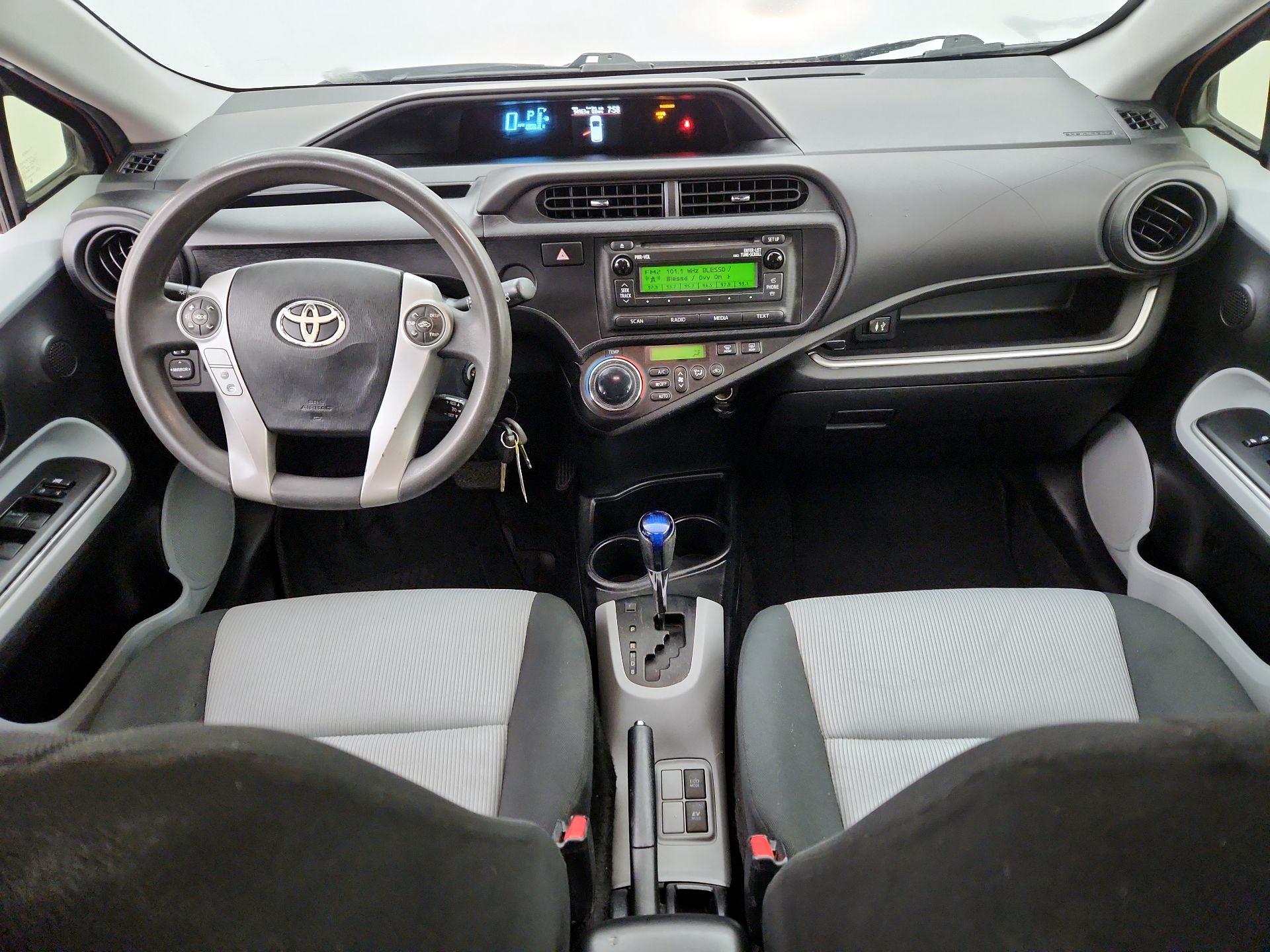 Thumbnail: 2014 Toyota Prius c - 9
