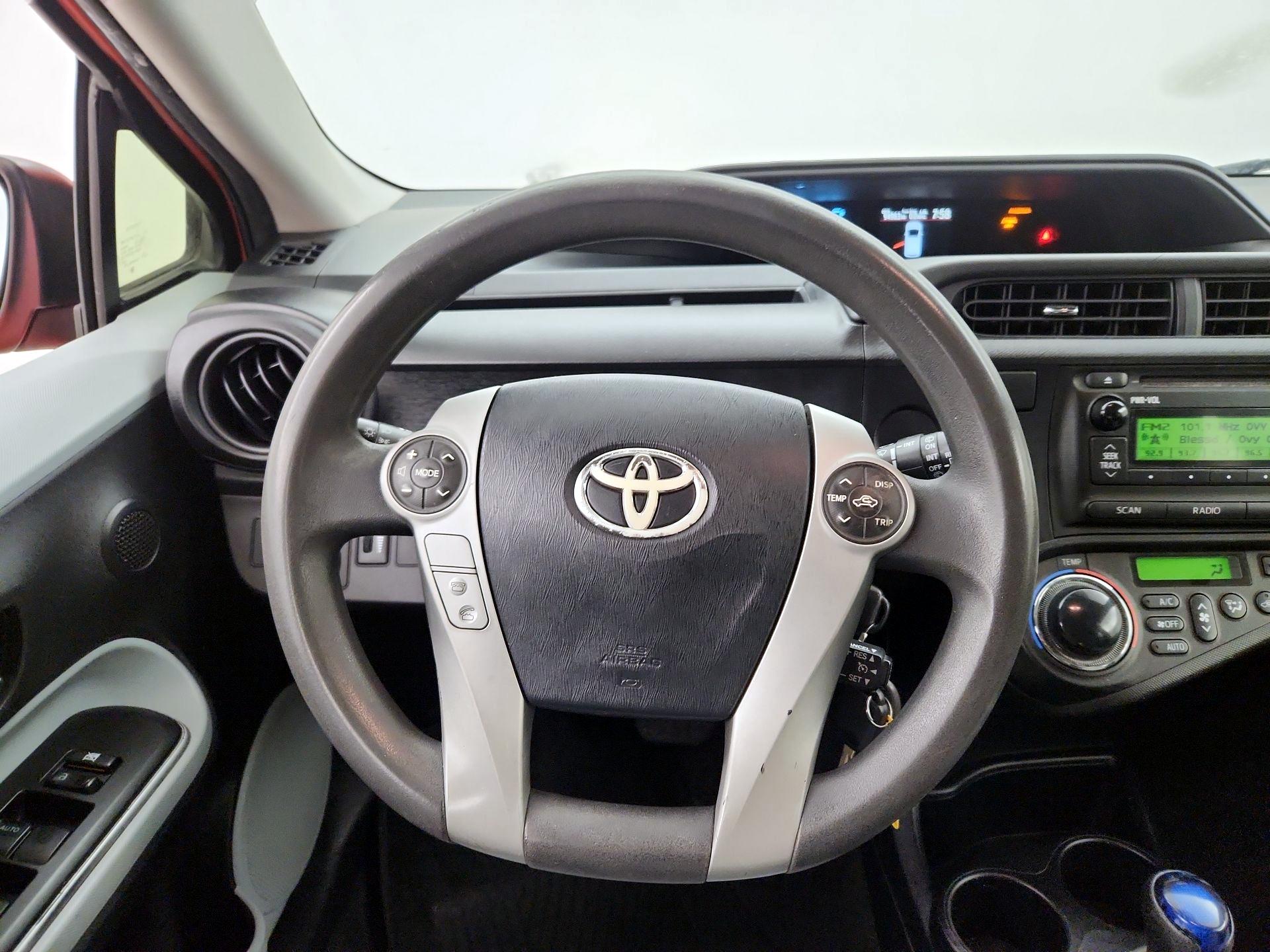 Thumbnail: 2014 Toyota Prius c - 10