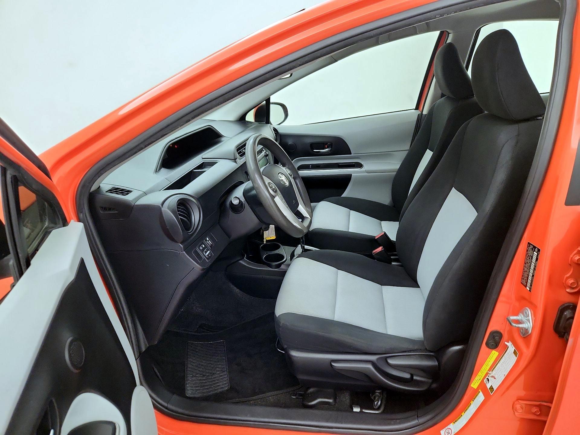 Thumbnail: 2014 Toyota Prius c - 11