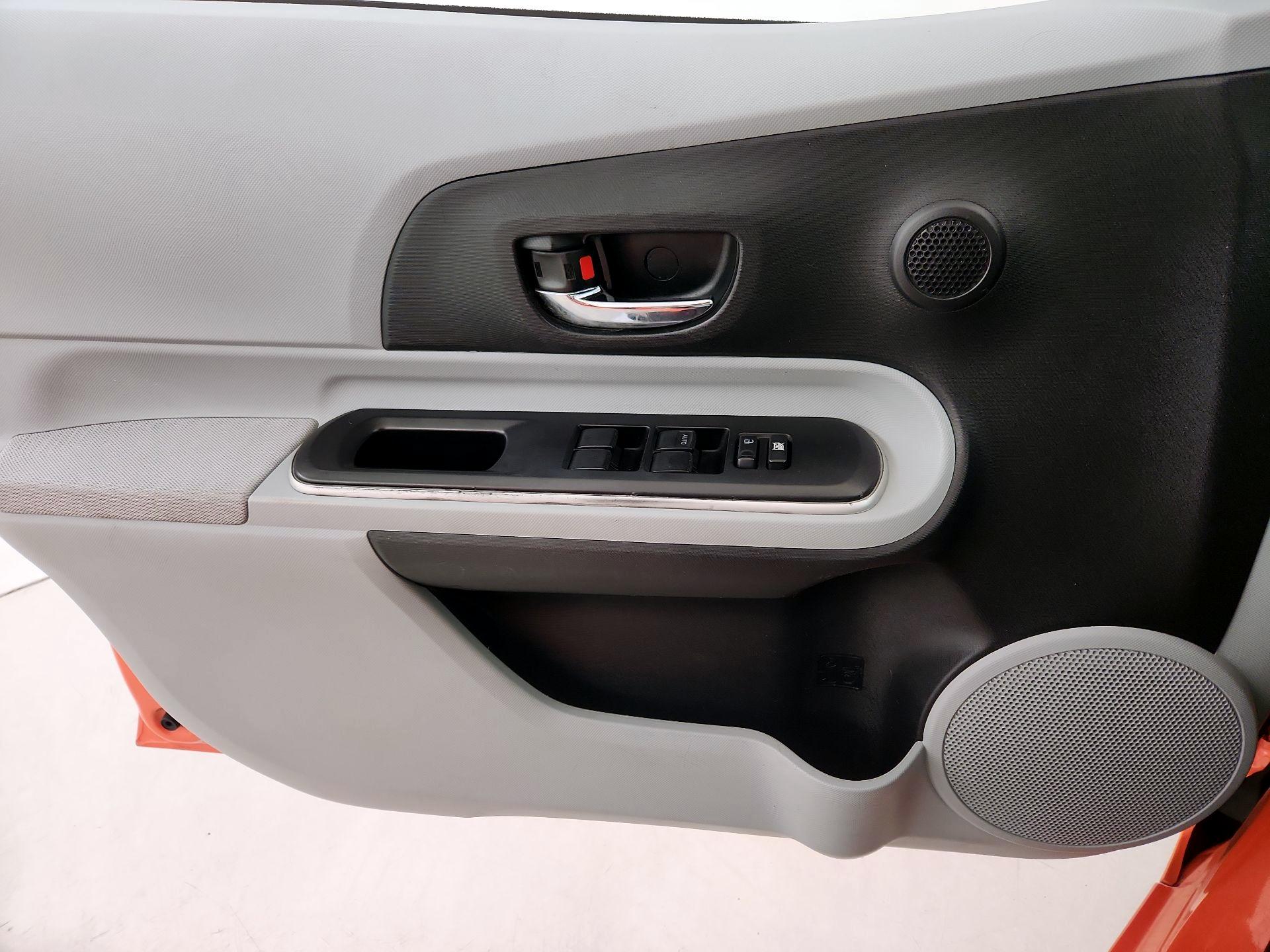 Thumbnail: 2014 Toyota Prius c - 12