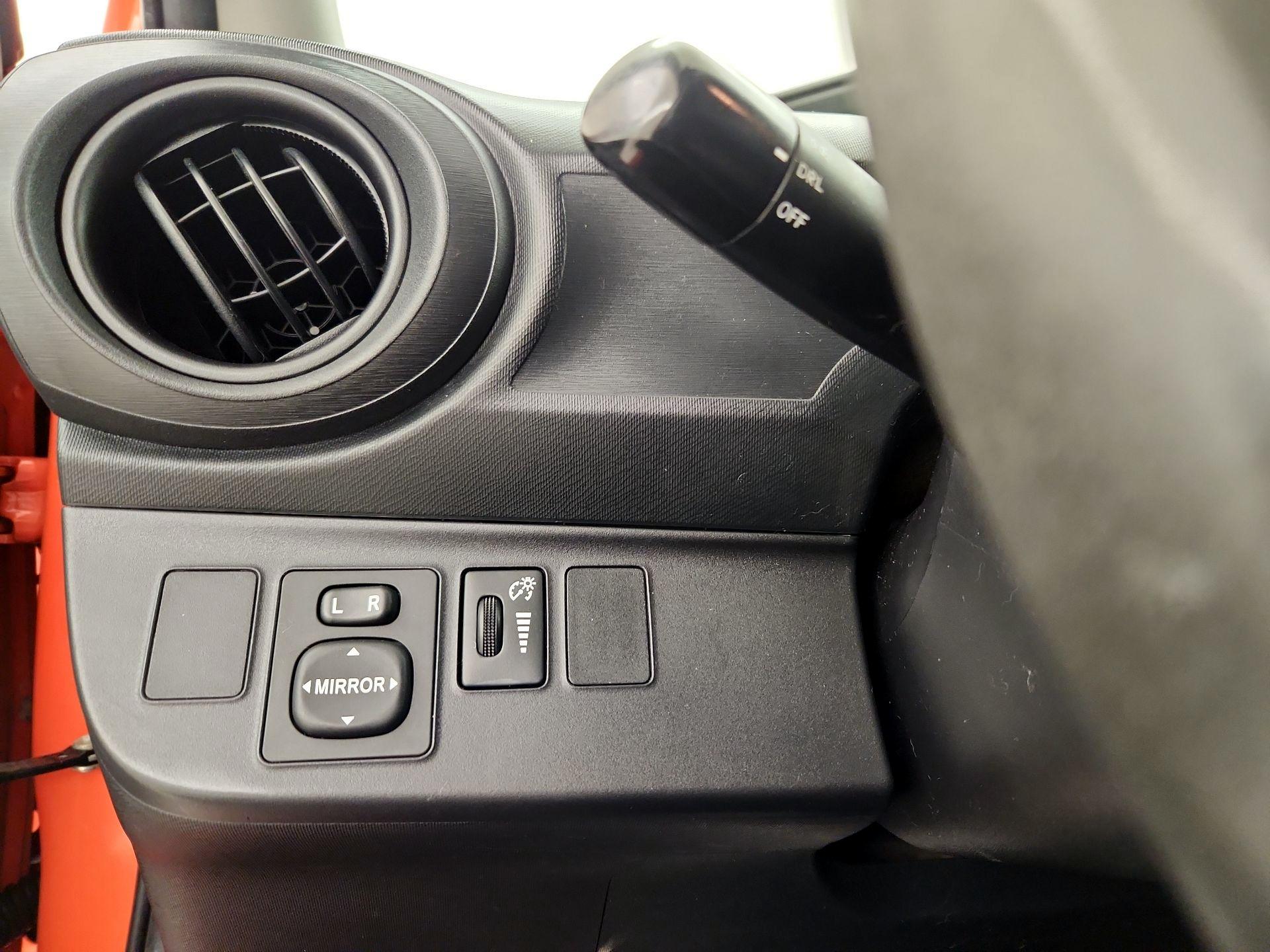 Thumbnail: 2014 Toyota Prius c - 13