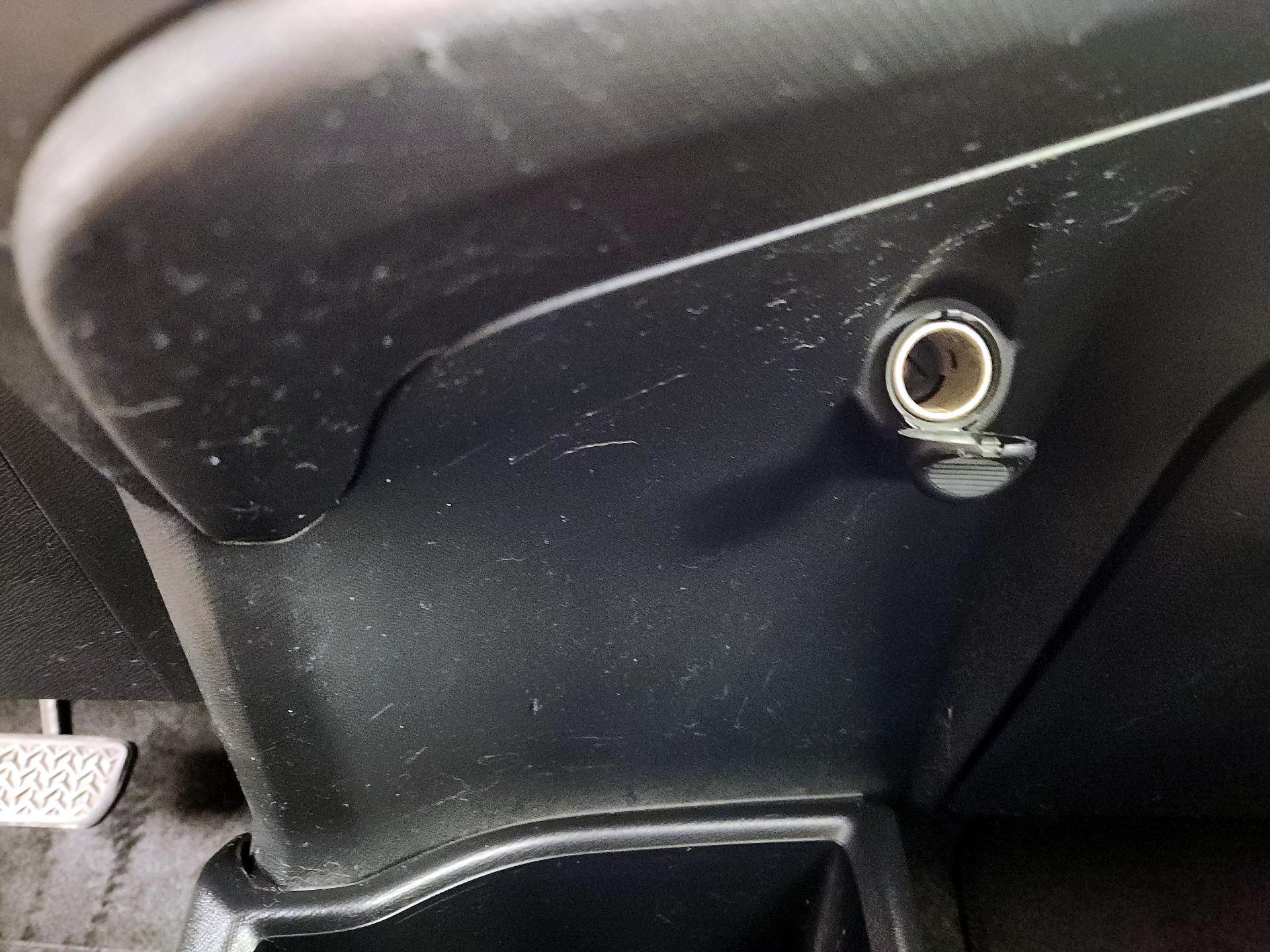 Thumbnail: 2014 Toyota Prius c - 17