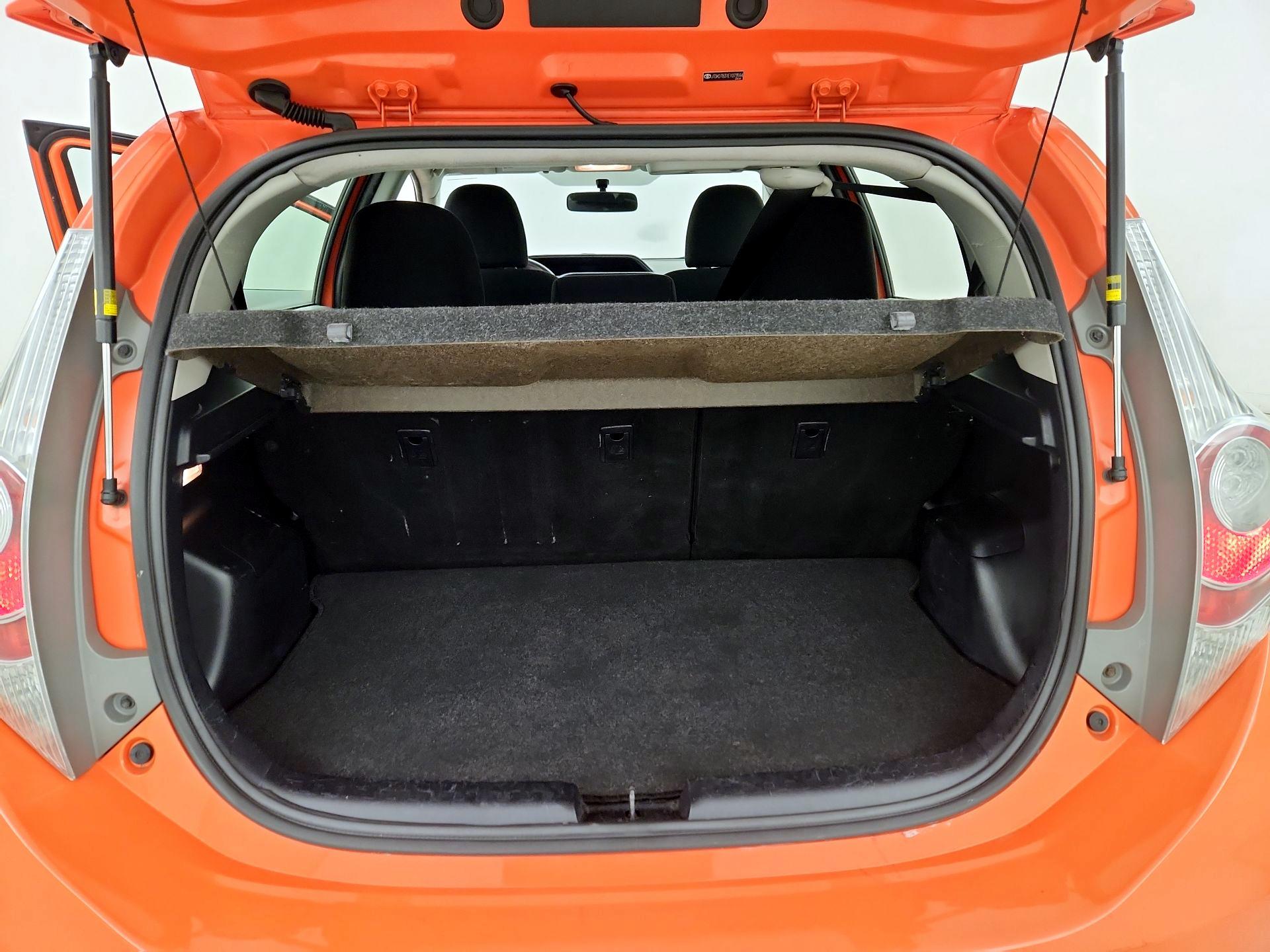 Thumbnail: 2014 Toyota Prius c - 19