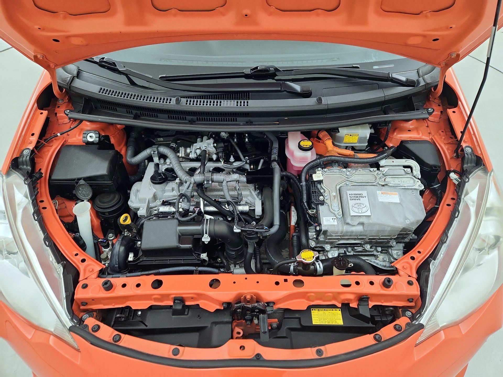 Thumbnail: 2014 Toyota Prius c - 20