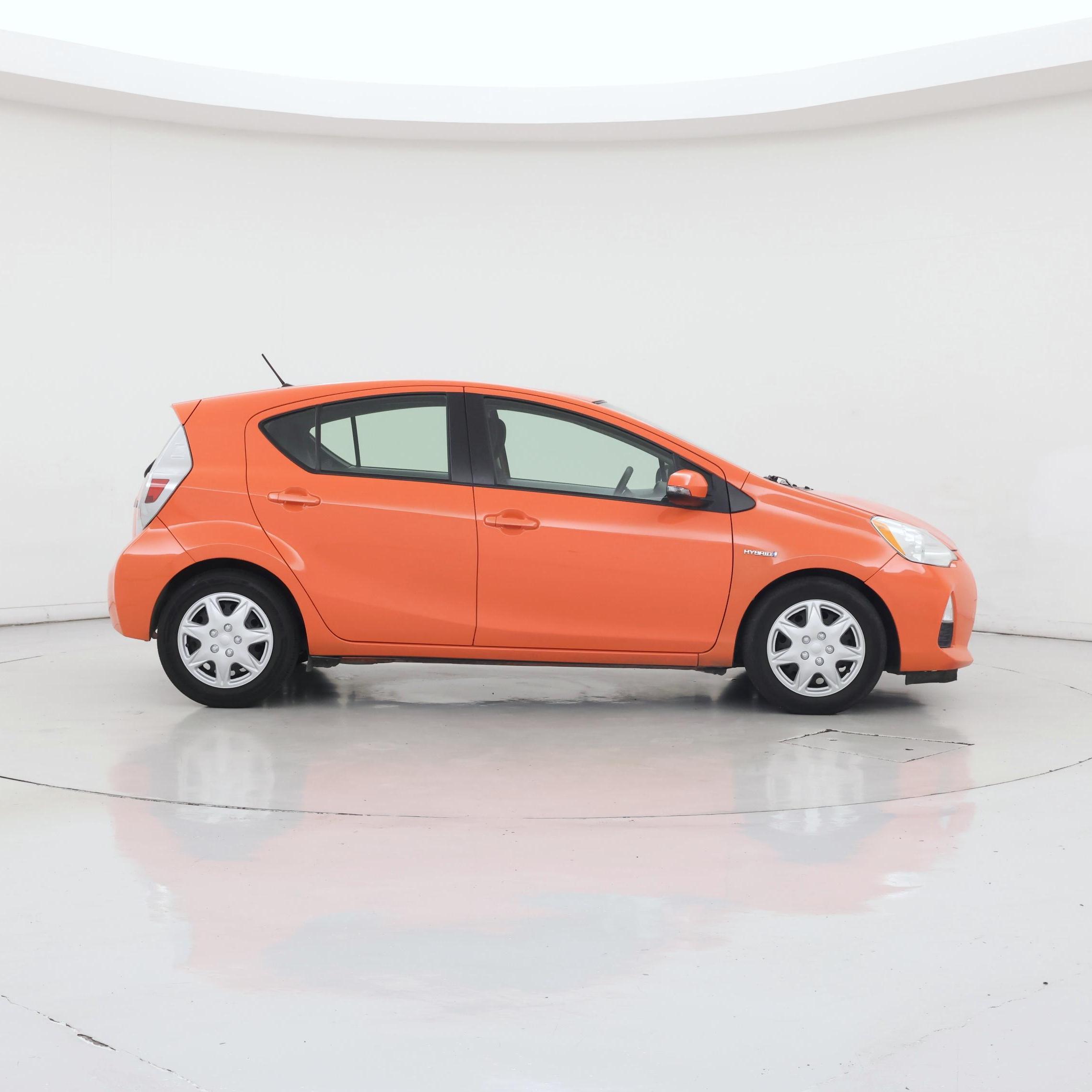Thumbnail: 2014 Toyota Prius c - 7