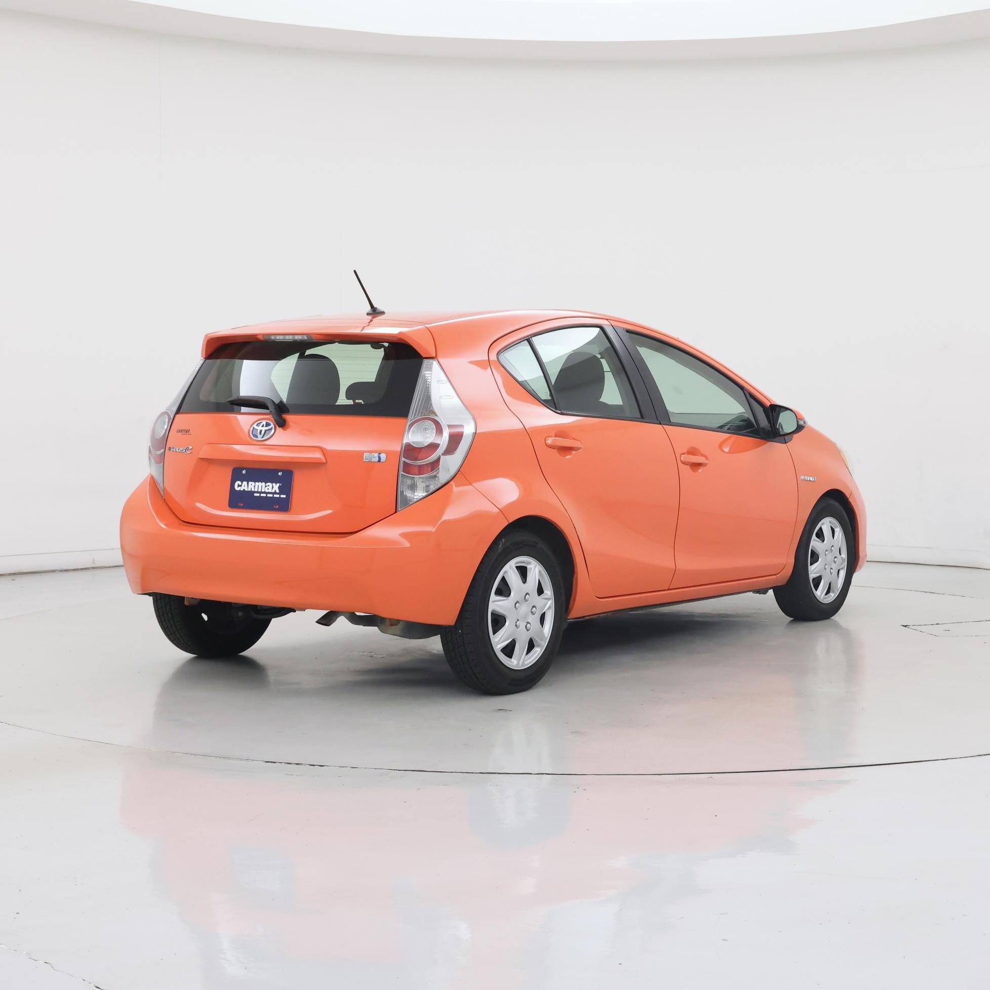 Thumbnail: 2014 Toyota Prius c - 8