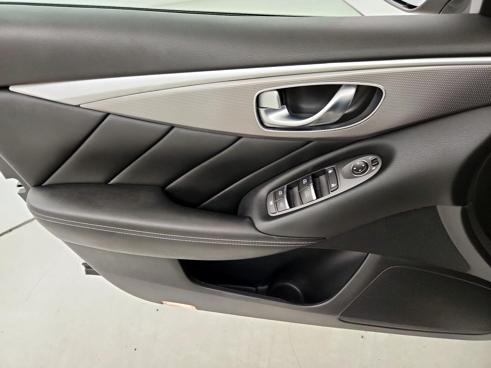 Thumbnail: 2015 INFINITI Q50 - 12