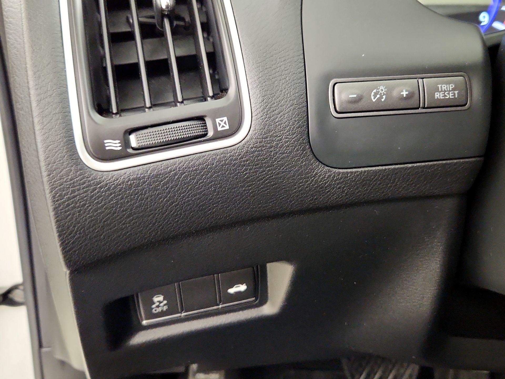 Thumbnail: 2015 INFINITI Q50 - 13