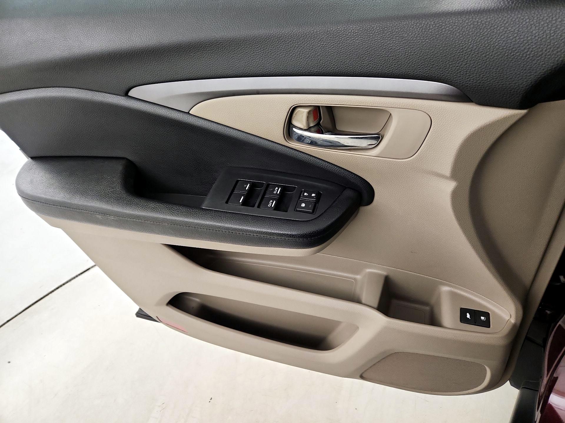 Thumbnail: 2016 Honda Pilot - 12