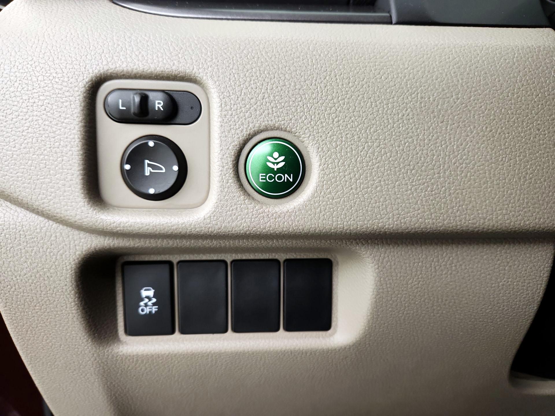 Thumbnail: 2016 Honda Pilot - 13