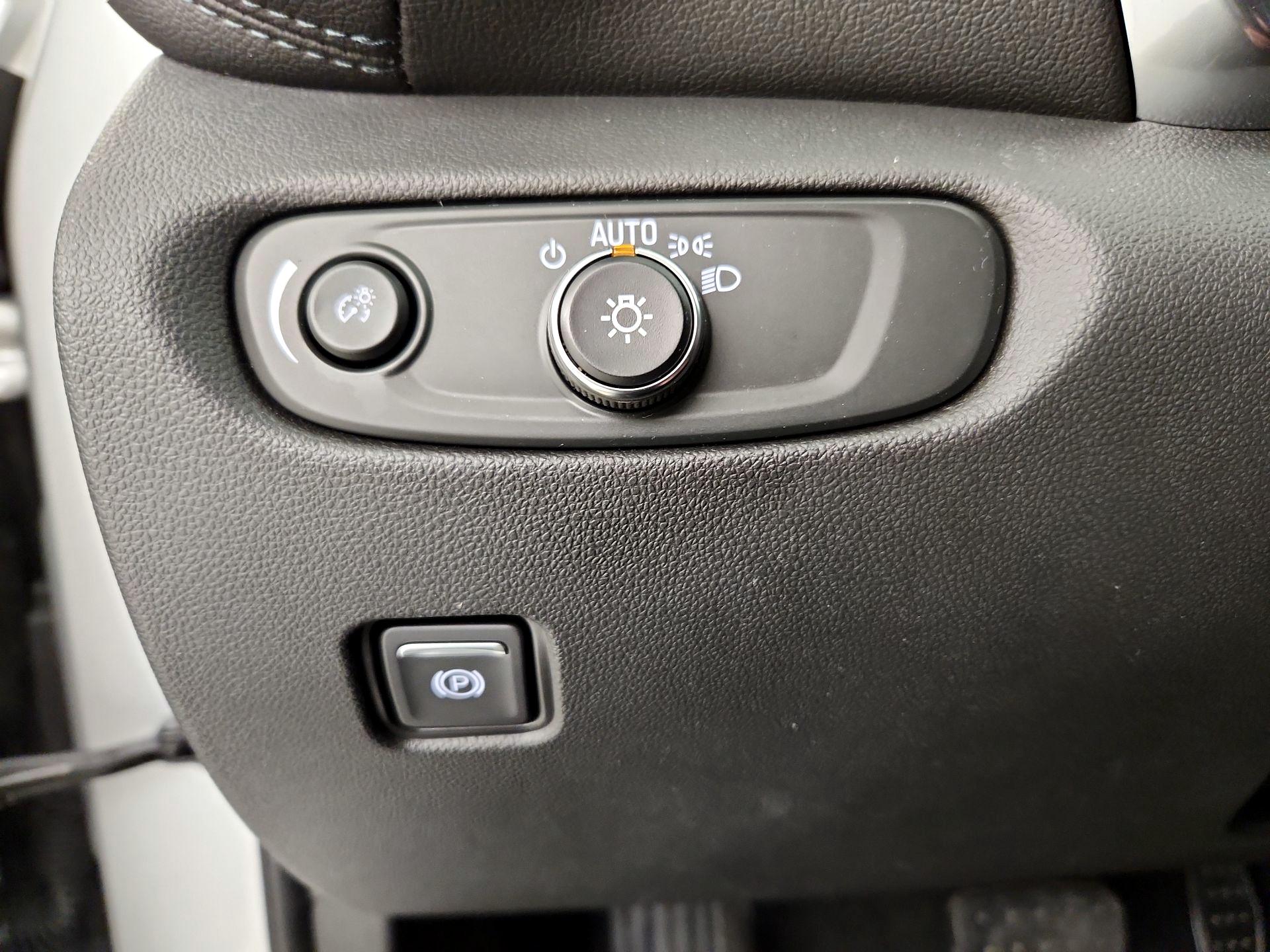 Thumbnail: 2020 Chevrolet Blazer - 13