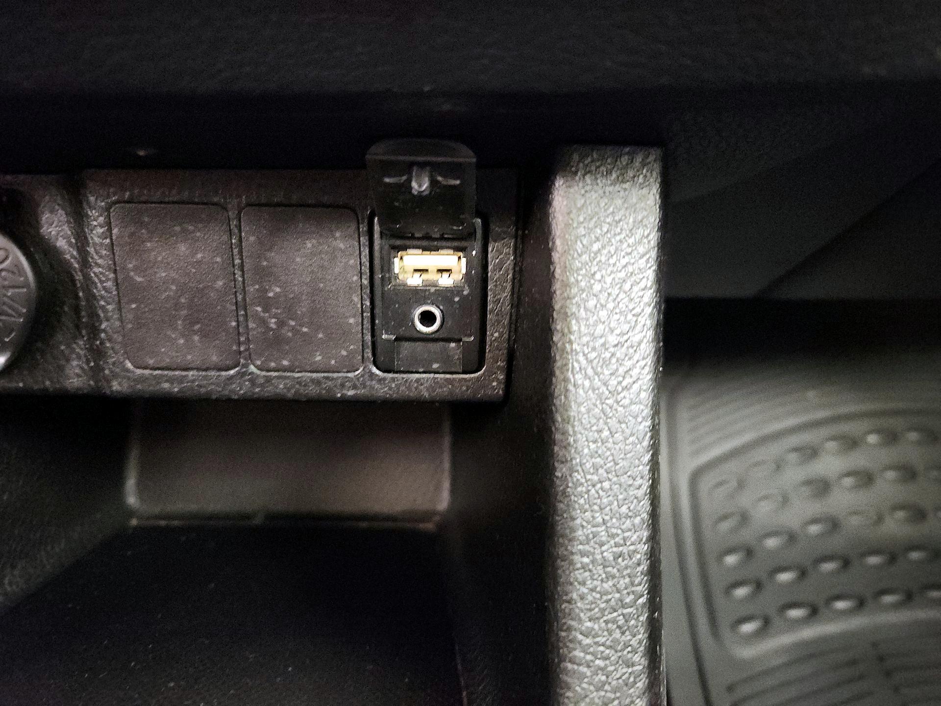 Thumbnail: 2015 Toyota Corolla - 18