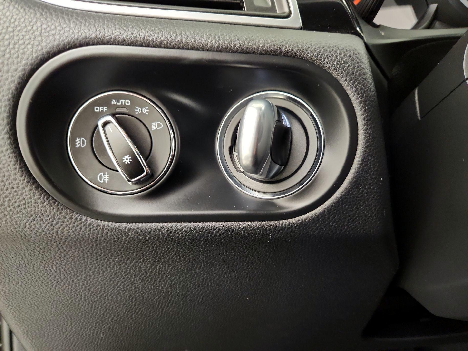 Thumbnail: 2017 Porsche Macan - 13