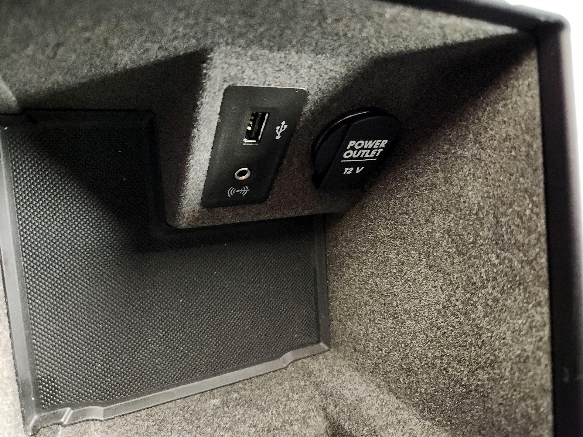 Thumbnail: 2017 Porsche Macan - 19