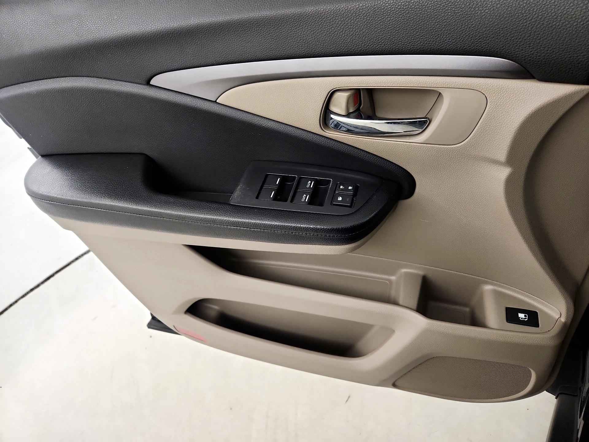 Thumbnail: 2016 Honda Pilot - 12