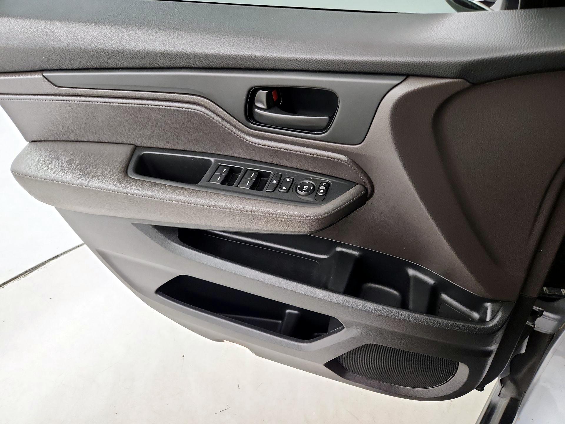 Thumbnail: 2018 Honda Odyssey - 12