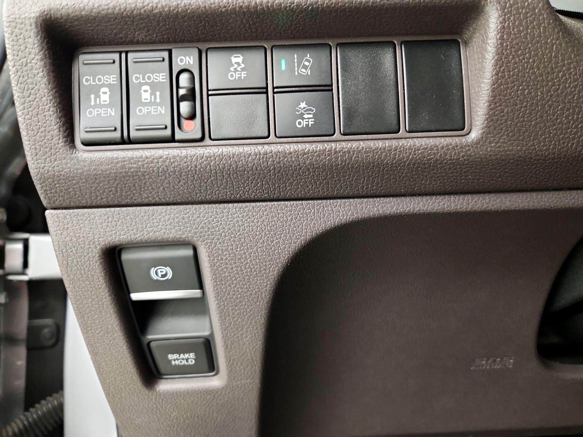 Thumbnail: 2018 Honda Odyssey - 13