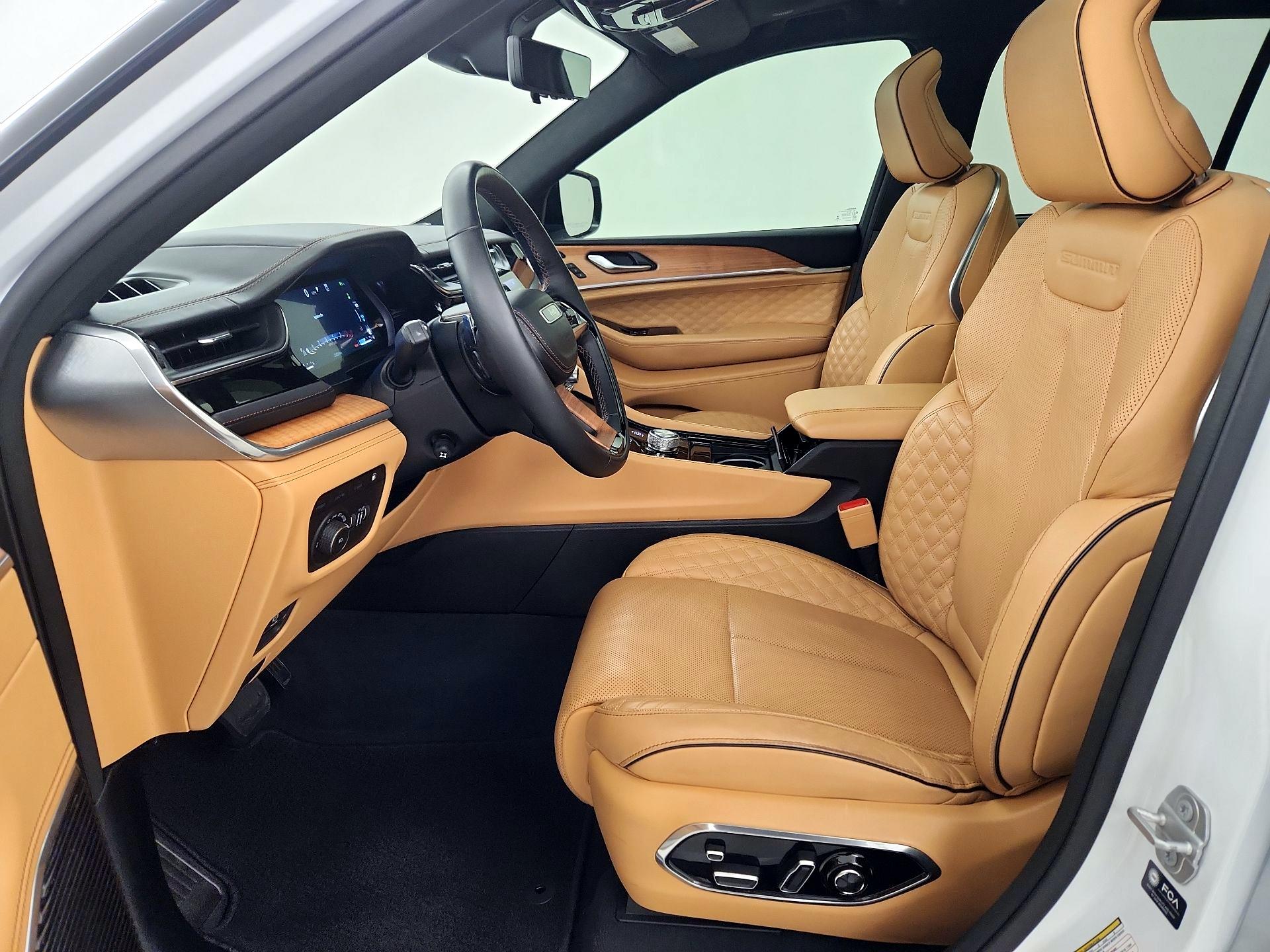 Thumbnail: 2023 Jeep Grand Cherokee - 11