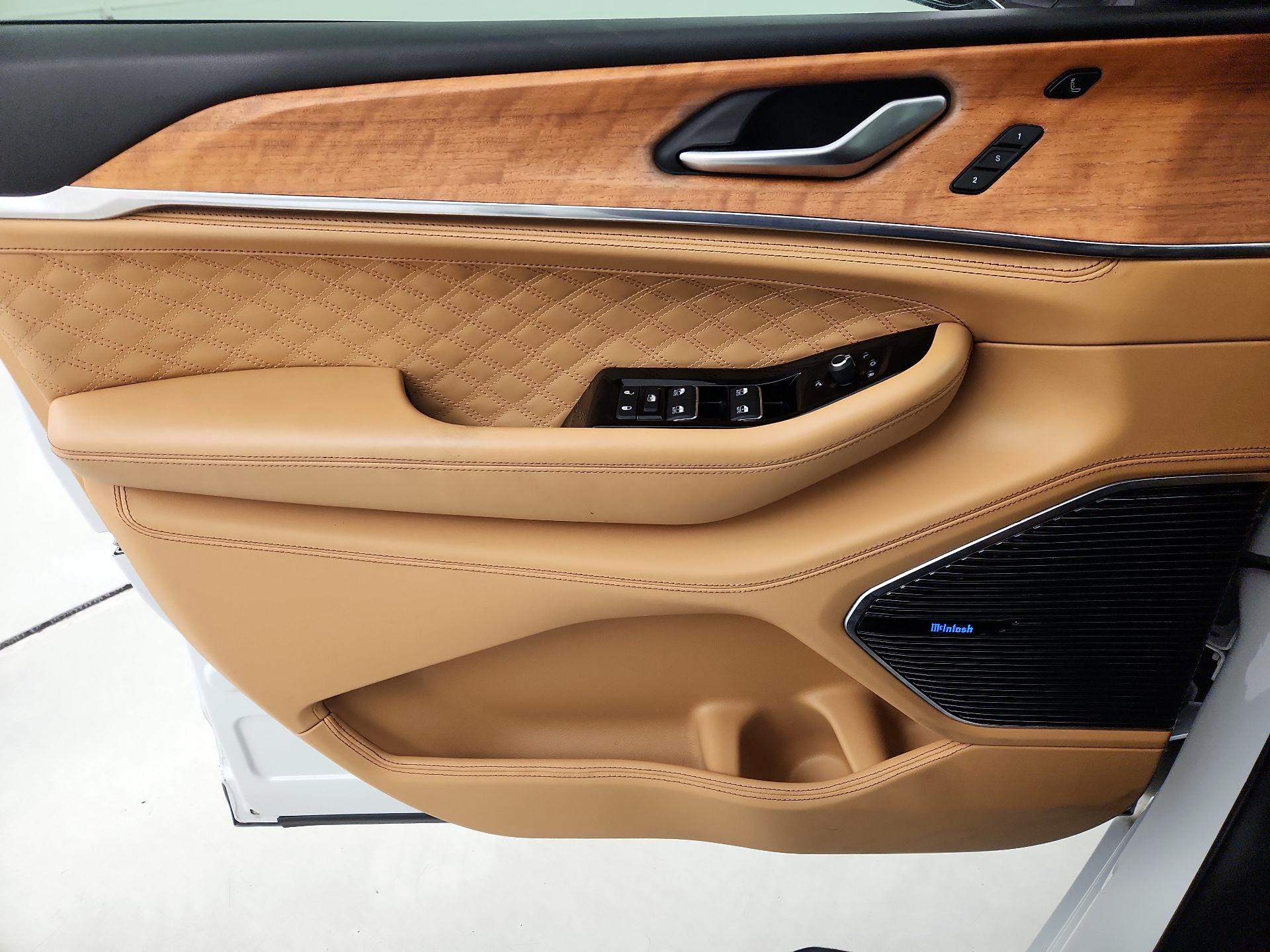 Thumbnail: 2023 Jeep Grand Cherokee - 12