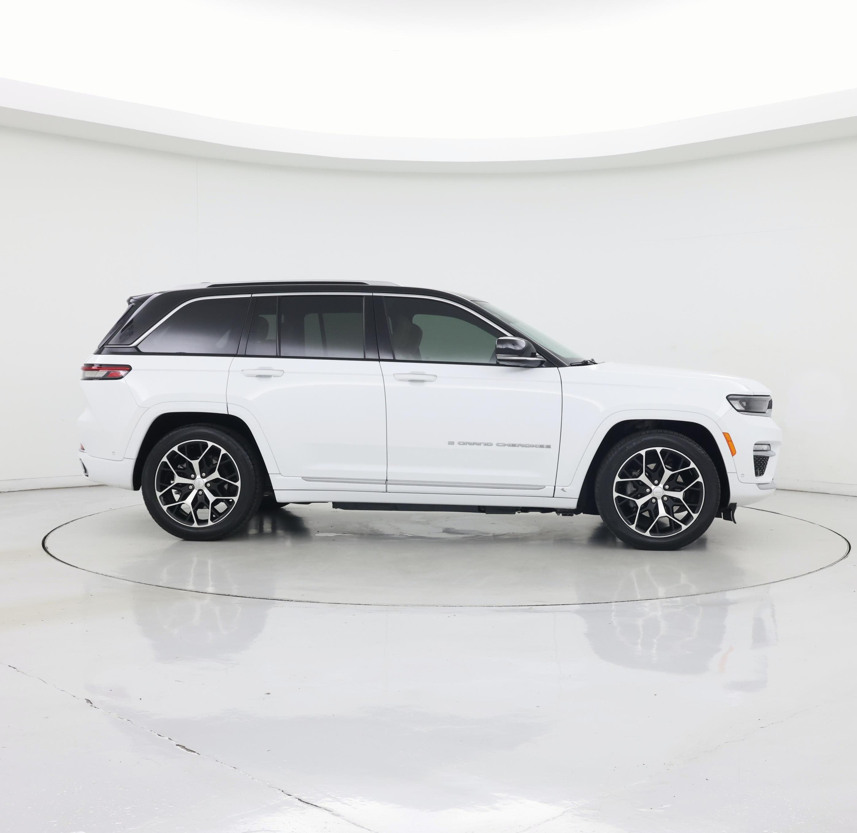 Thumbnail: 2023 Jeep Grand Cherokee - 7