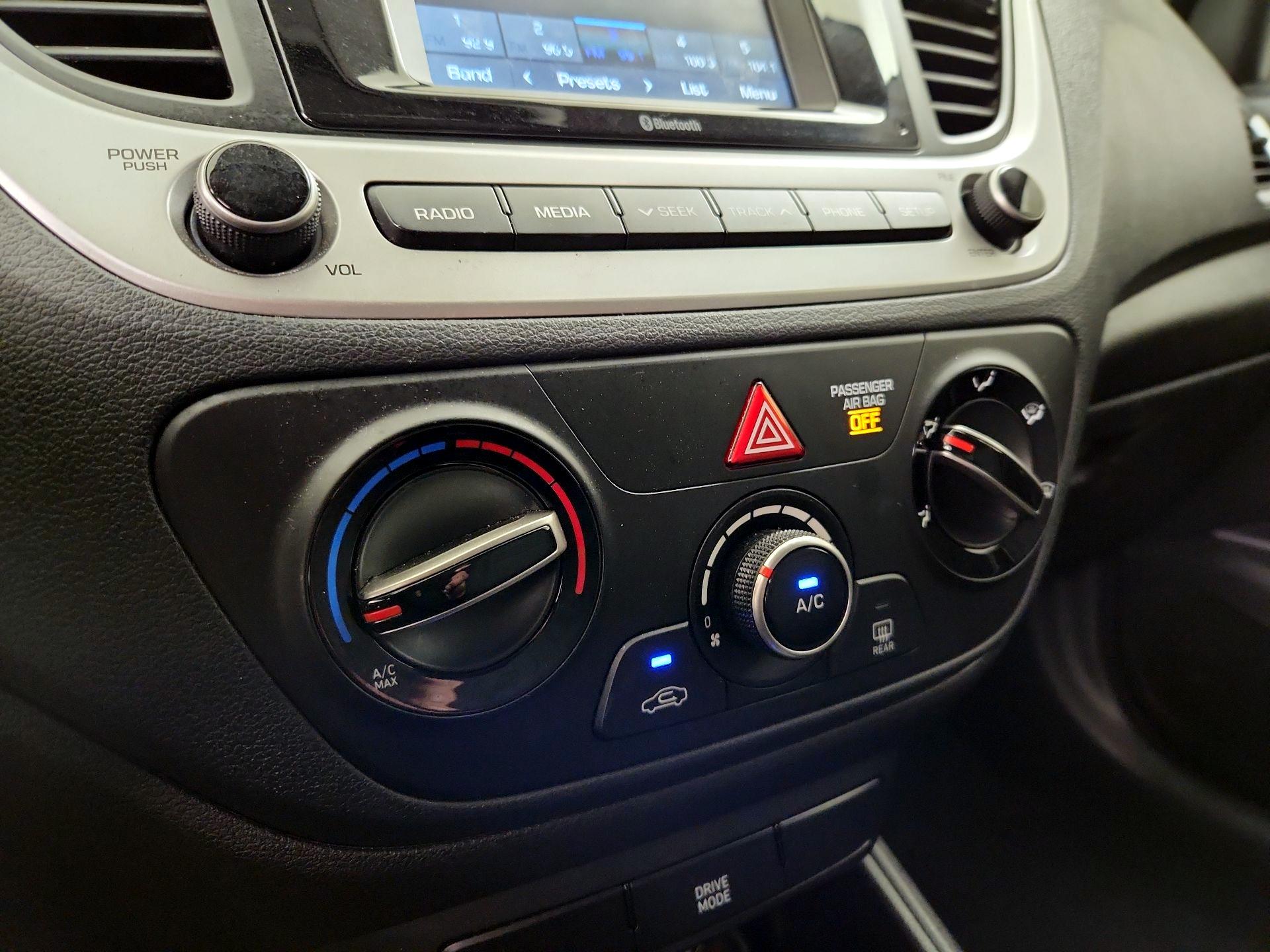 Thumbnail: 2022 Hyundai Accent - 16