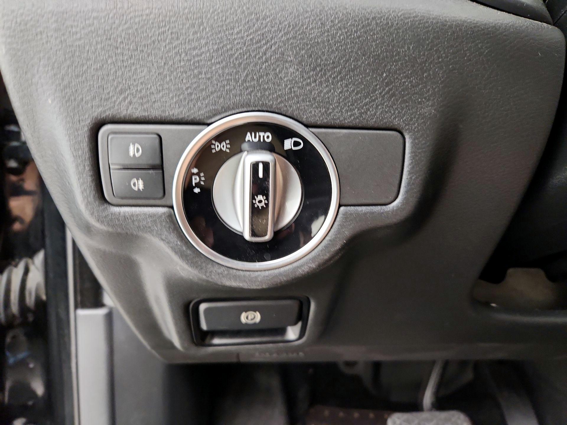 Thumbnail: 2018 INFINITI QX30 - 13