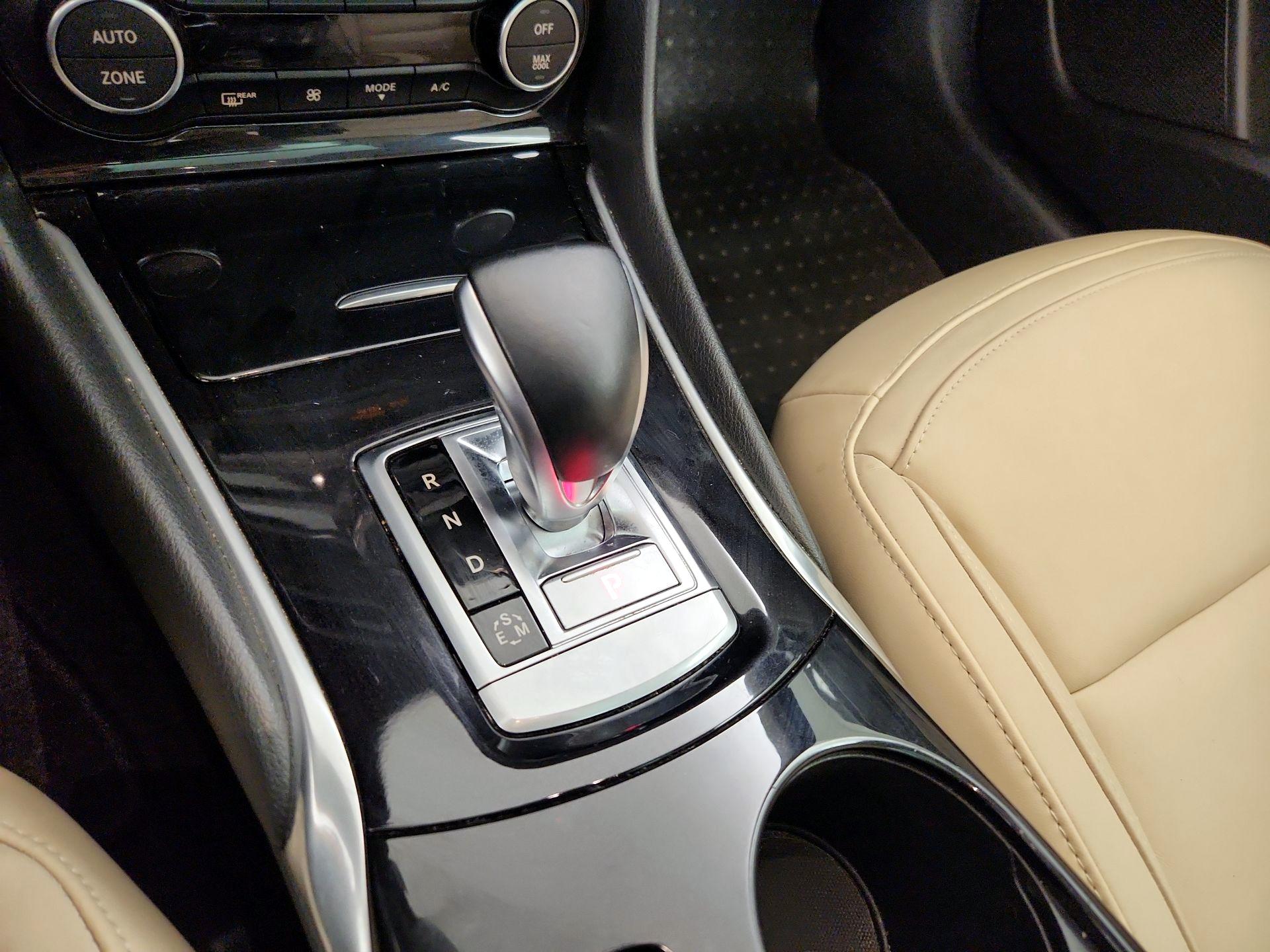 Thumbnail: 2018 INFINITI QX30 - 18