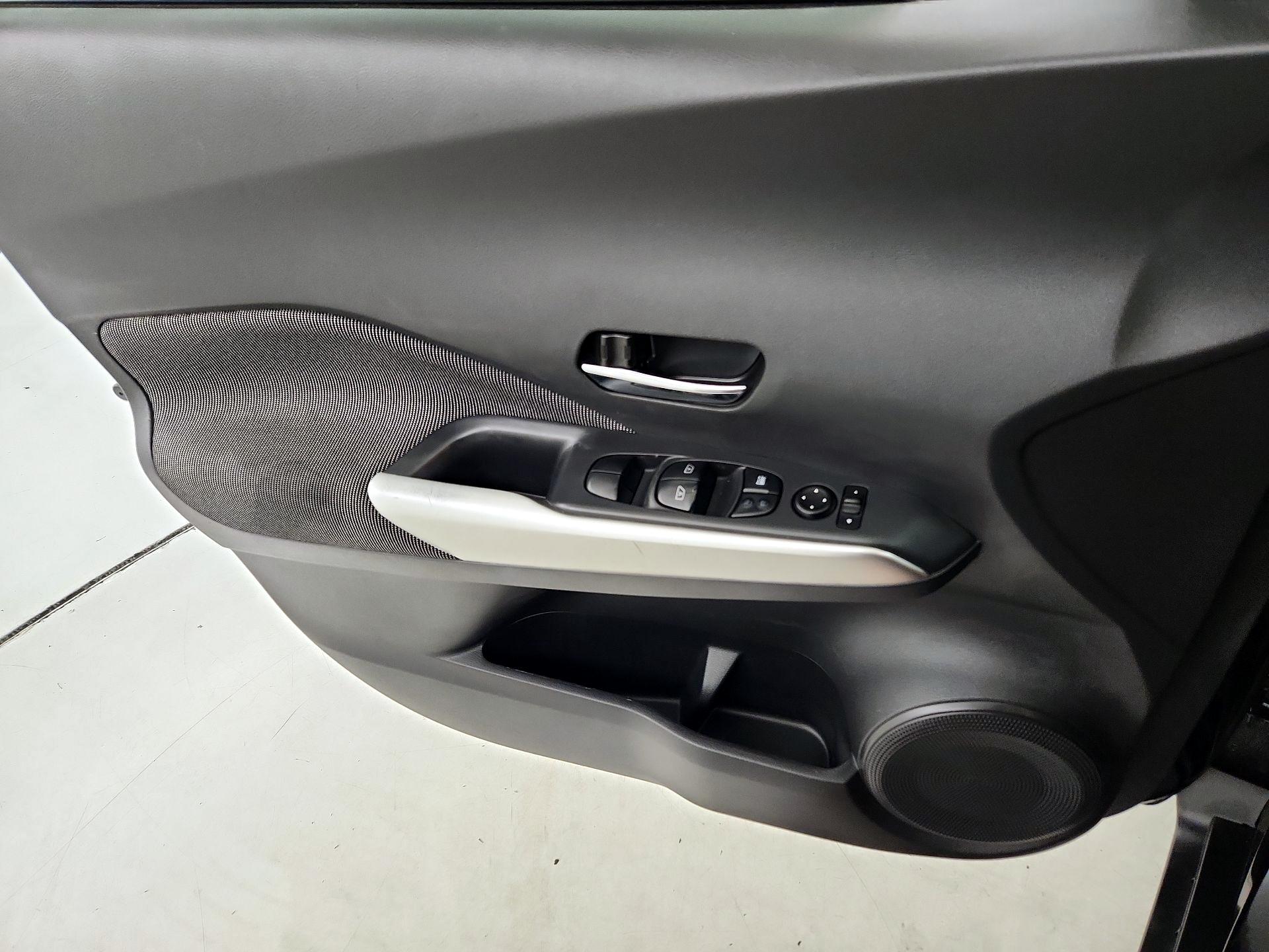 Thumbnail: 2019 Nissan Kicks - 12