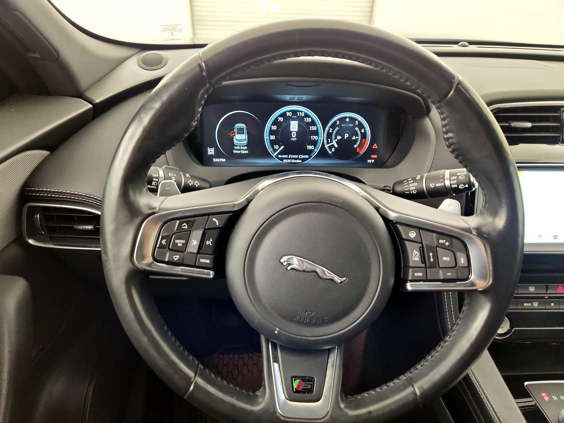 Thumbnail: 2018 Jaguar F-Pace - 10