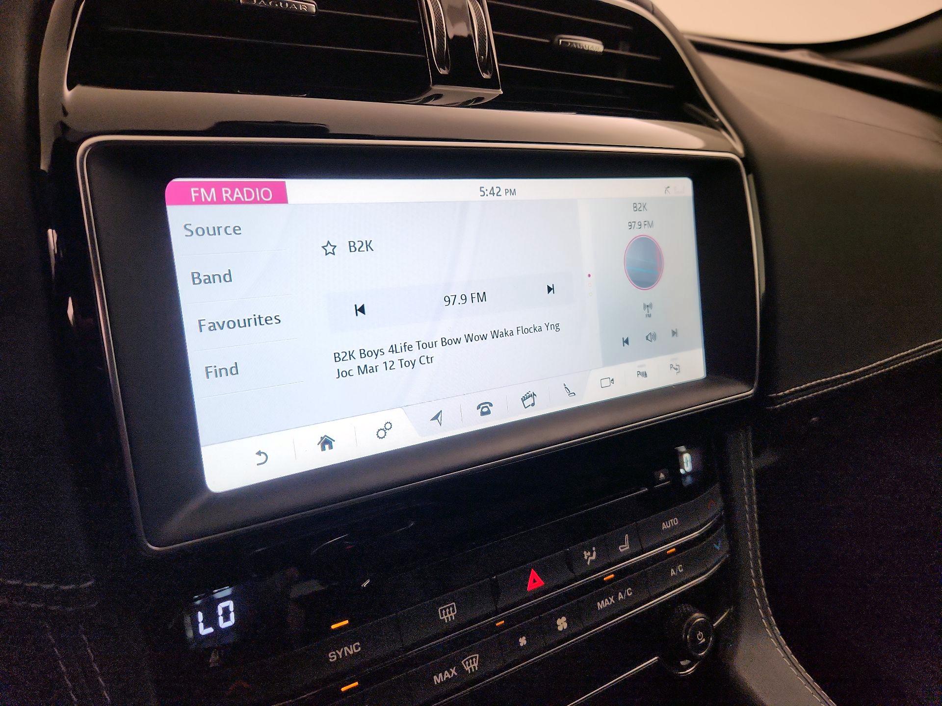 Thumbnail: 2018 Jaguar F-Pace - 16