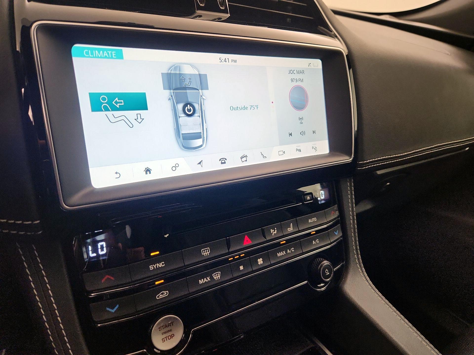 Thumbnail: 2018 Jaguar F-Pace - 17