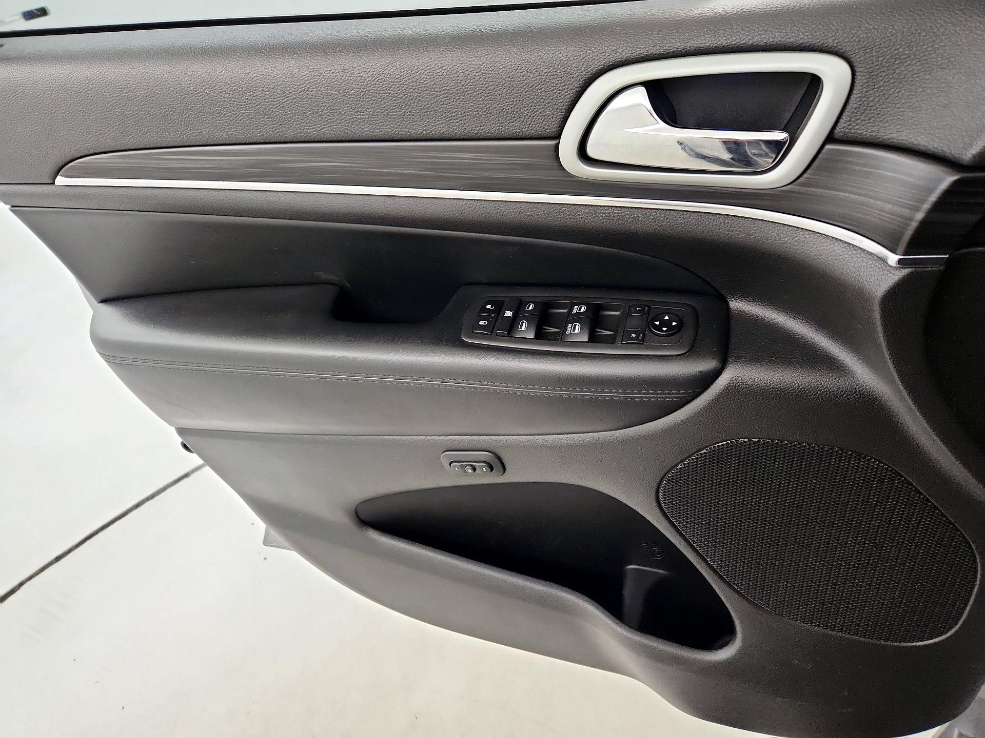 Thumbnail: 2021 Jeep Grand Cherokee - 12