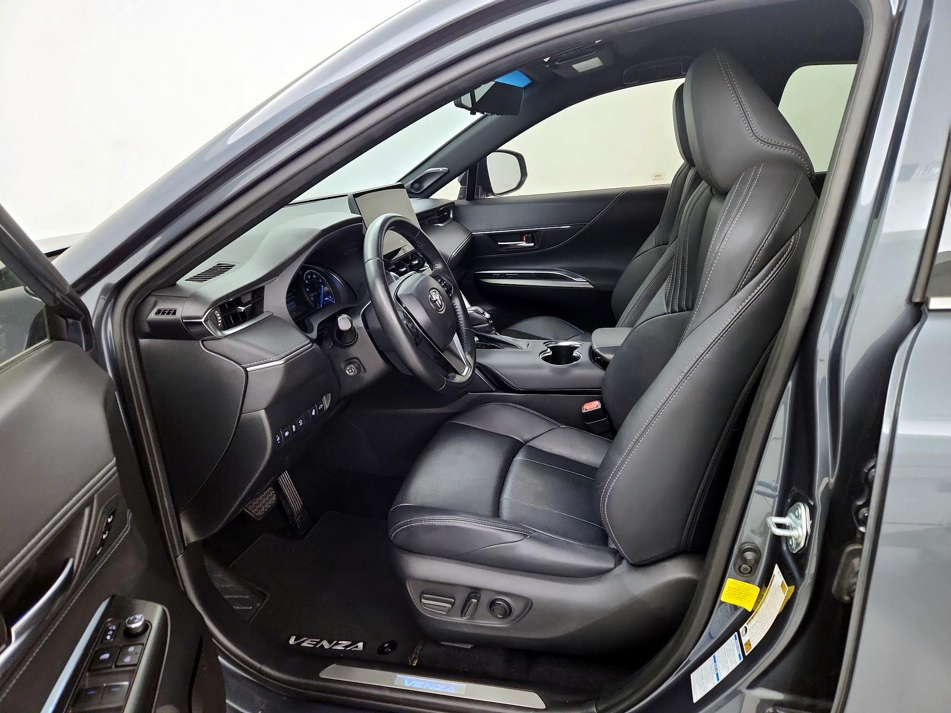 Thumbnail: 2021 Toyota Venza - 11