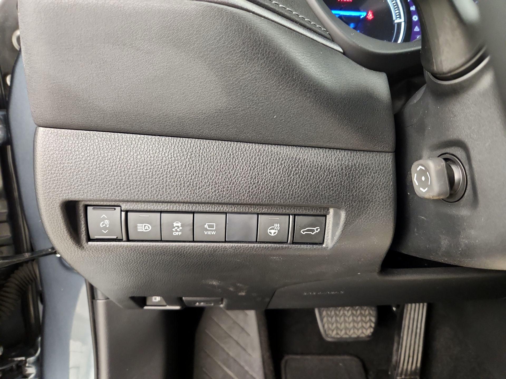 Thumbnail: 2021 Toyota Venza - 13