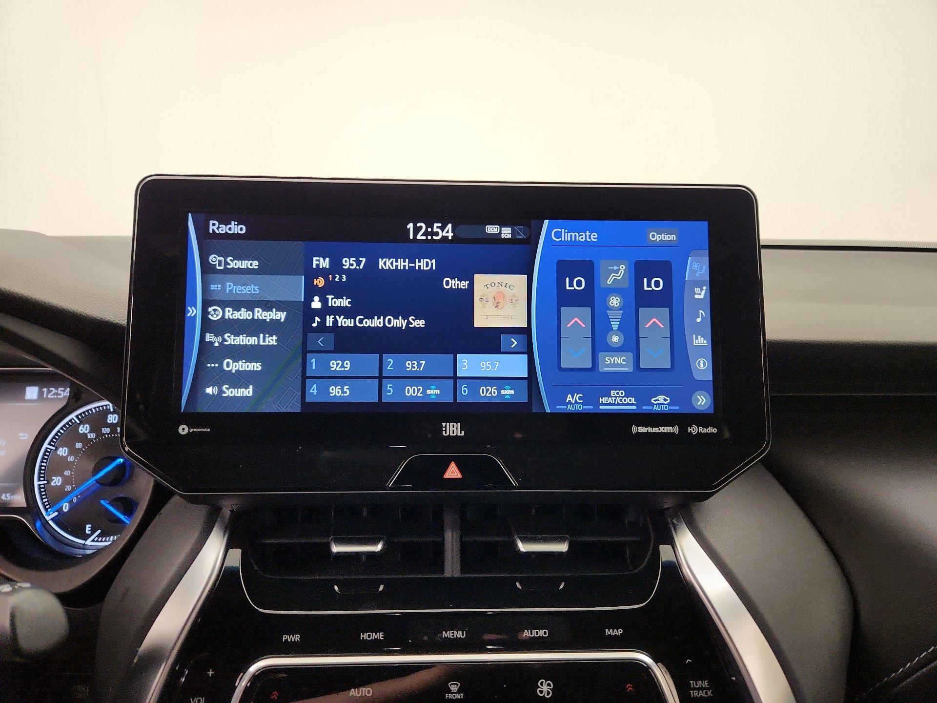 Thumbnail: 2021 Toyota Venza - 16