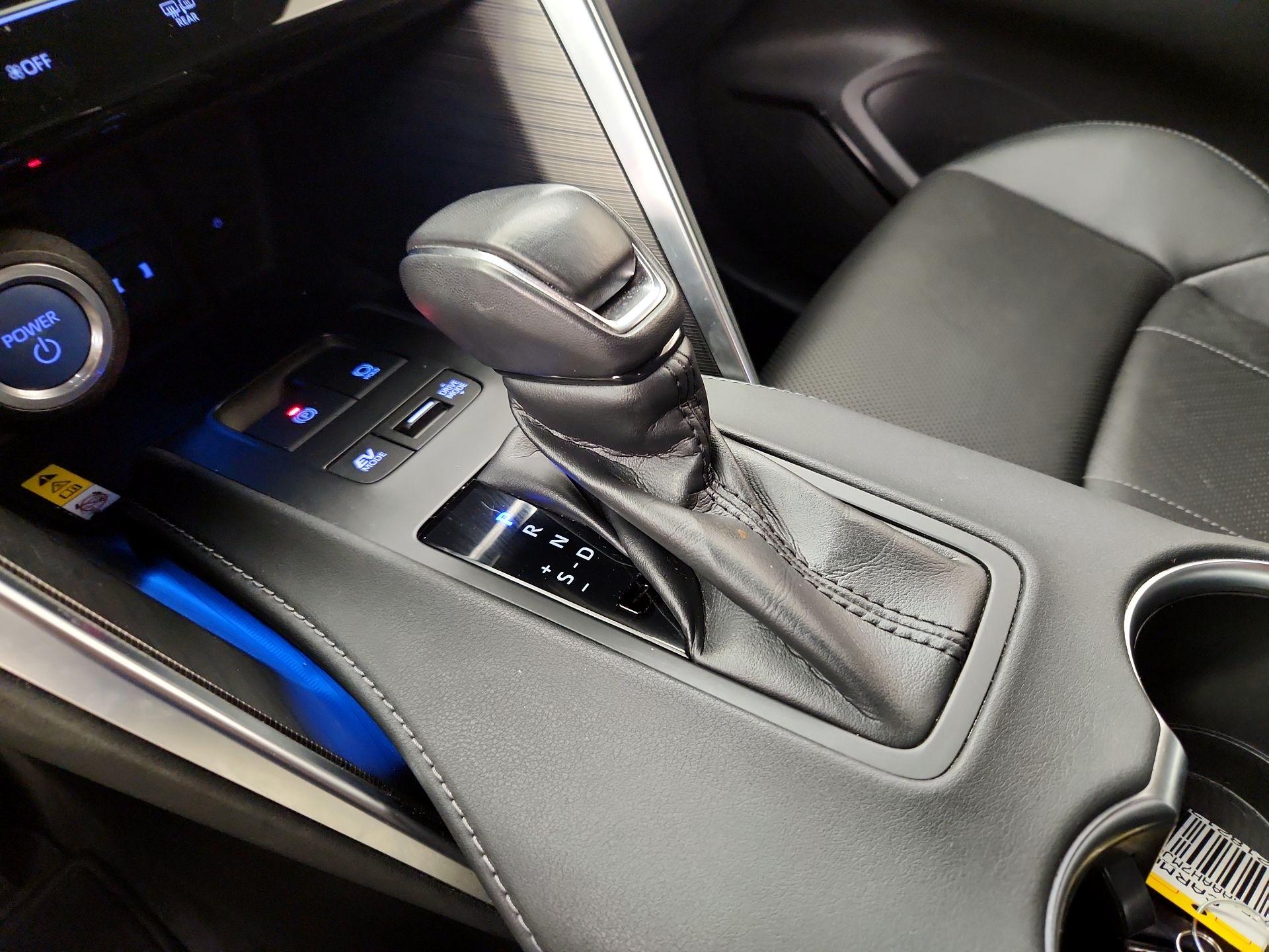 Thumbnail: 2021 Toyota Venza - 18