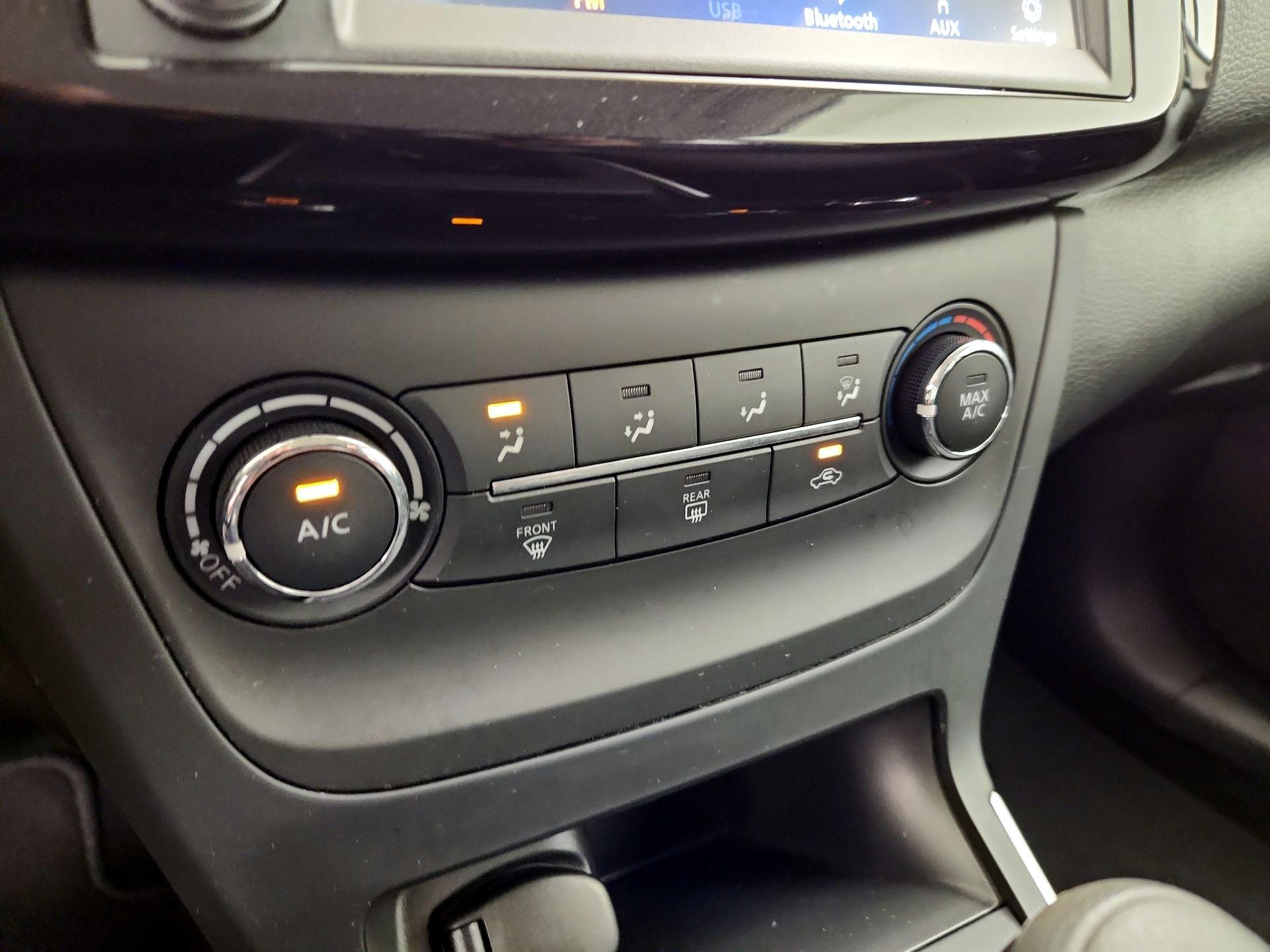 Thumbnail: 2019 Nissan Sentra - 16