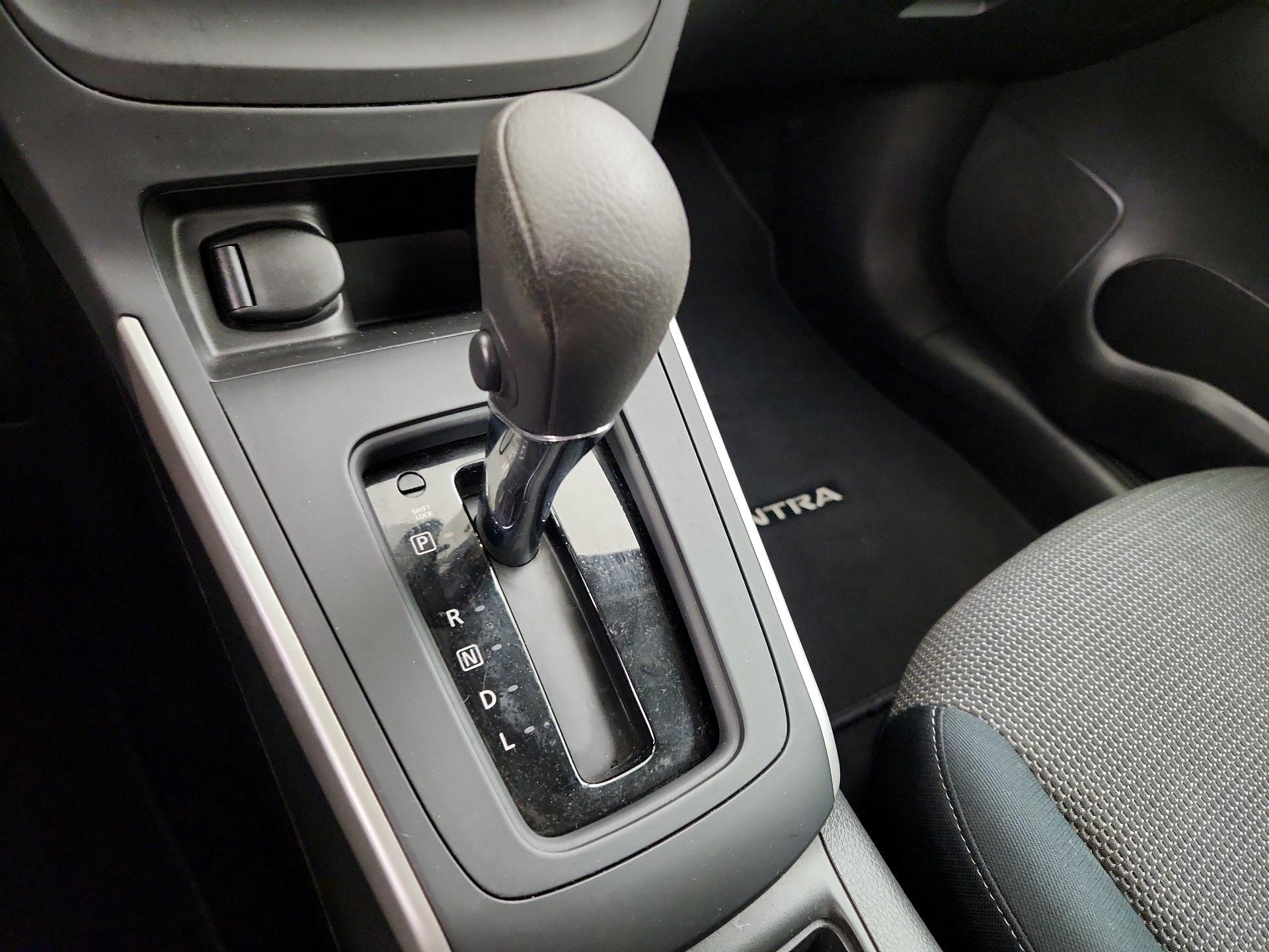 Thumbnail: 2019 Nissan Sentra - 17